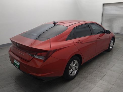 Used 2021 Hyundai Elantra SE FWD image 9