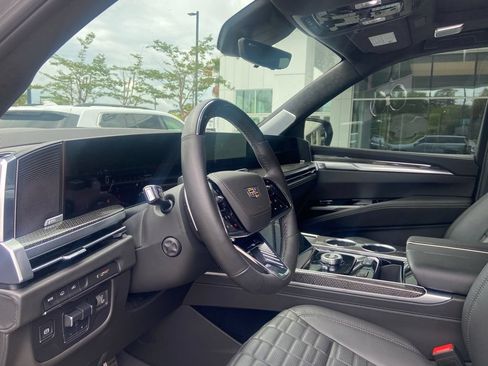 Certified 2025 Cadillac Escalade V AWD/4WD image 13