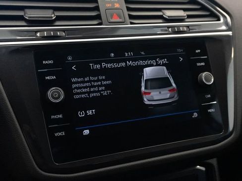 Used 2024 Volkswagen Tiguan SE FWD image 4