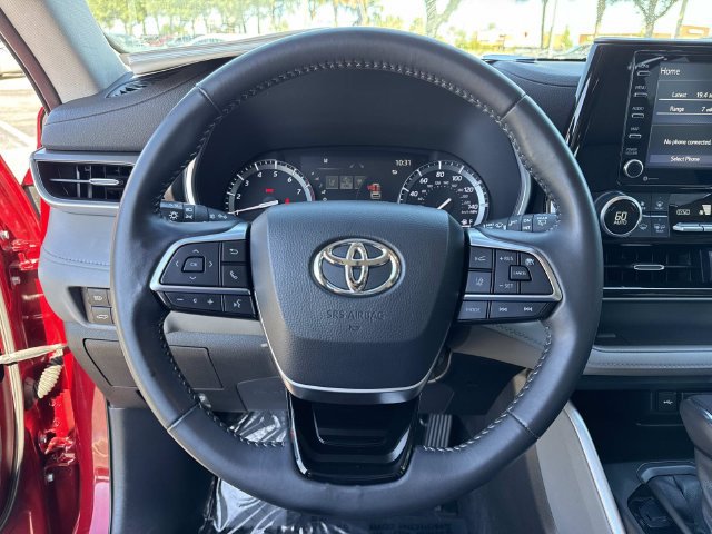 Used 2021 Toyota Highlander XLE FWD image 29