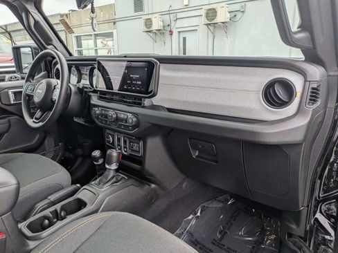 Used 2026 Jeep Wrangler Sport AWD/4WD image 14