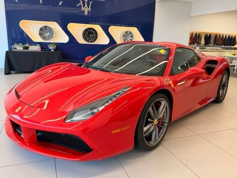 Used 2018 Ferrari 488 Spider RWD image 3