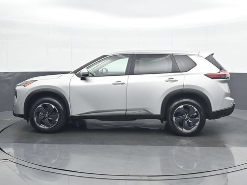 Used 2025 Nissan Rogue SV AWD/4WD image 3