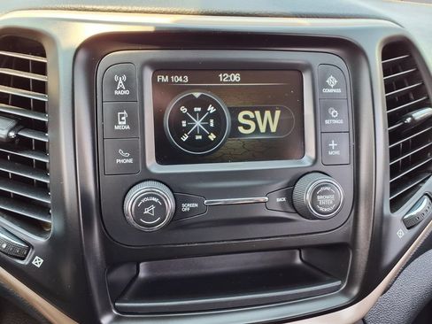 Used 2016 Jeep Cherokee Sport FWD image 7