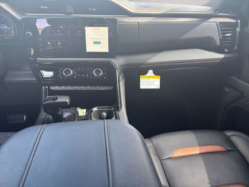 Used 2024 GMC Sierra 1500 AT4 w/ Technology Package image 11