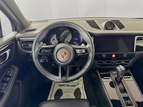 Certified 2024 Porsche Macan AWD/4WD image 23