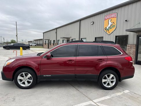 Used 2013 Subaru Outback 2.5i Limited w/ Moonroof Pkg image 16