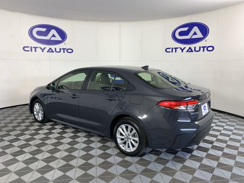 Used 2024 Toyota Corolla LE w/ LE Convenience Package FWD image 5
