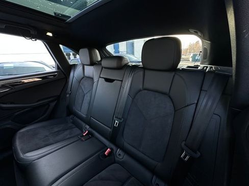 Used 2017 Porsche Macan image 35