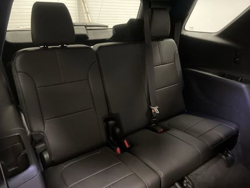 Used 2023 Chevrolet Traverse RS image 33
