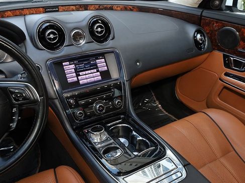 Used 2014 Jaguar XJ 4dr Sedan AWD image 10
