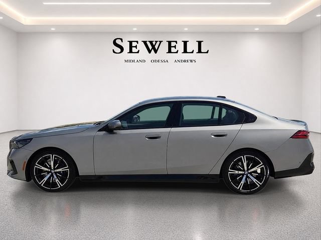 Used 2027 BMW 530i w/ M Sport Package RWD image 2