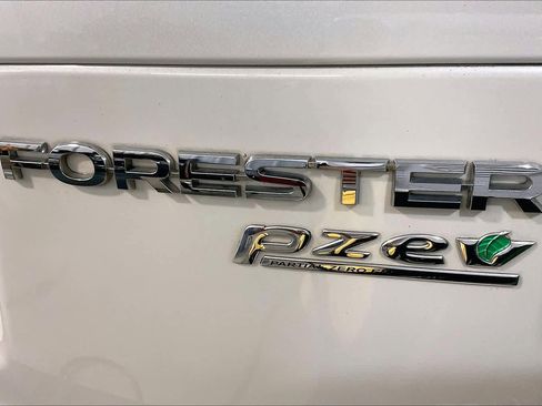 Used 2016 Subaru Forester 2.5i w/ Alloy Wheel Package AWD/4WD image 10
