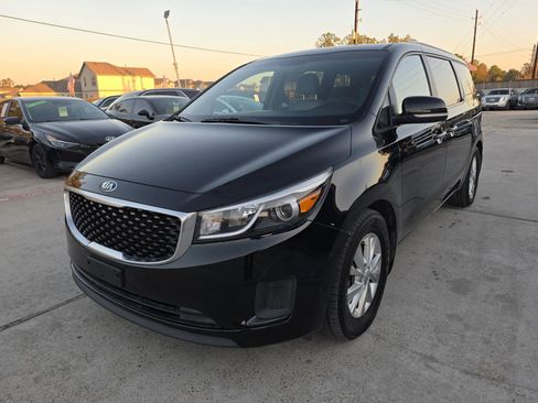 Used 2015 Kia Sedona LX image 3