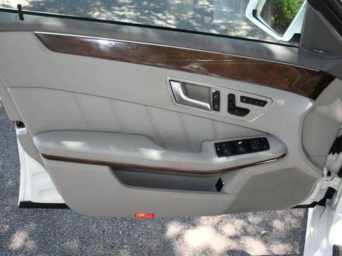 Used 2013 Mercedes-Benz E 350 4MATIC Sedan image 10