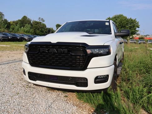 New 2026 RAM 1500 Express AWD/4WD image 3