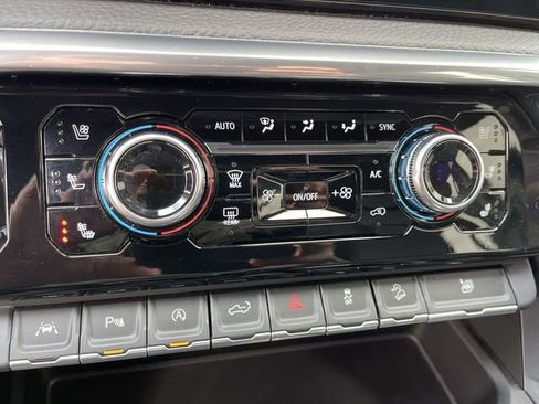 Used 2023 GMC Sierra 1500 Denali w/ Technology Package AWD/4WD image 18