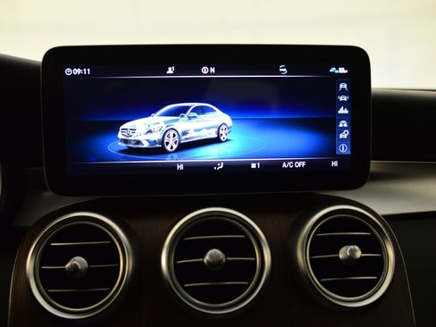 Used 2019 Mercedes-Benz C 300 4MATIC Sedan image 31