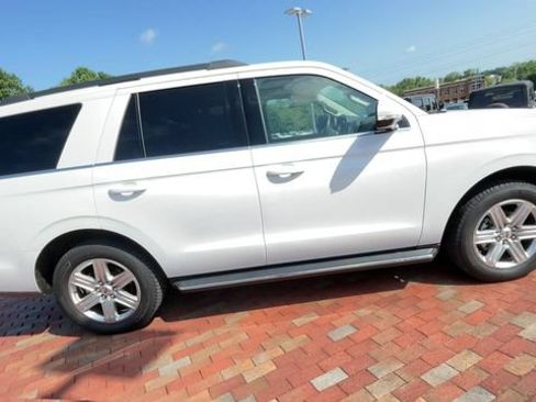 Used 2020 Ford Expedition XLT w/ Equipment Group 202A RWD image 2