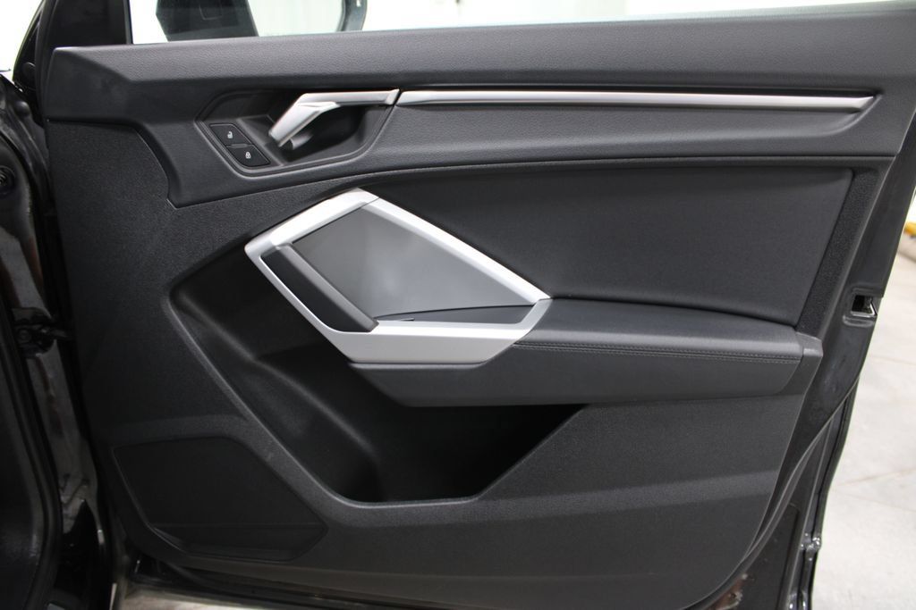 Used 2025 Audi Q3 2.0T Premium AWD/4WD image 37
