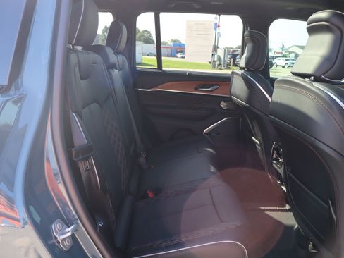 Used 2026 Jeep Grand Cherokee Summit w/ Obsidian Package AWD/4WD image 11