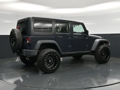 Used 2017 Jeep Wrangler Unlimited Sport AWD/4WD image 2