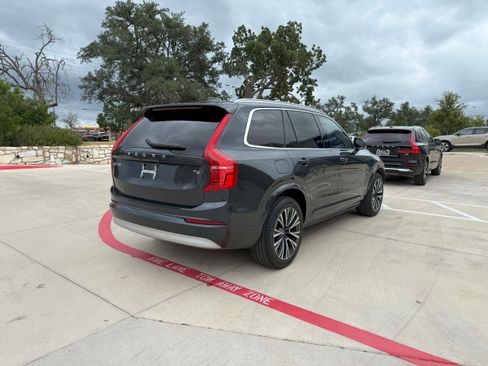 Used 2022 Volvo XC90 T6 Momentum image 5