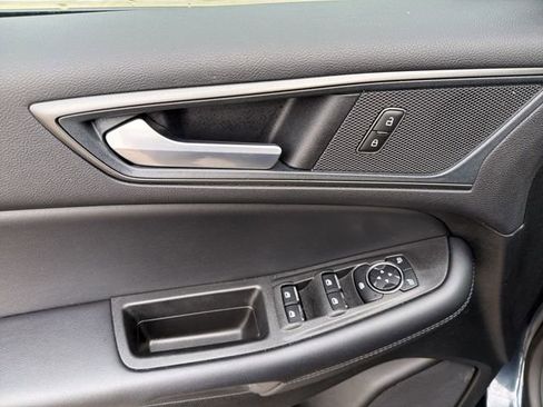 Used 2024 Ford Edge SE w/ Black Appearance Package image 15