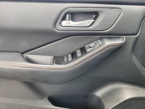 Used 2025 Nissan Rogue SV AWD/4WD image 19