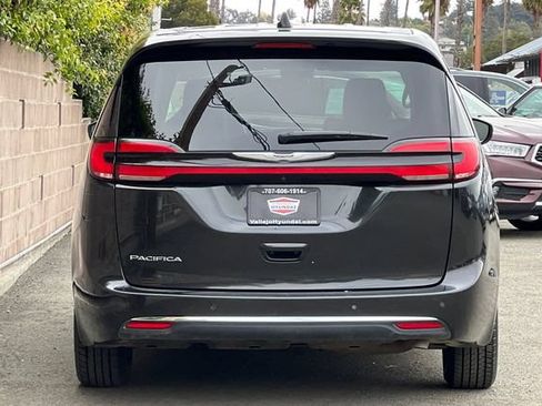 Used 2023 Chrysler Pacifica Touring-L FWD image 7