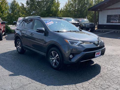 Used 2018 Toyota RAV4 XLE image 7