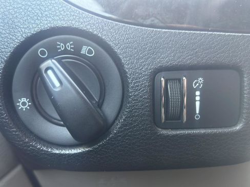 Used 2013 Dodge Grand Caravan SXT image 11