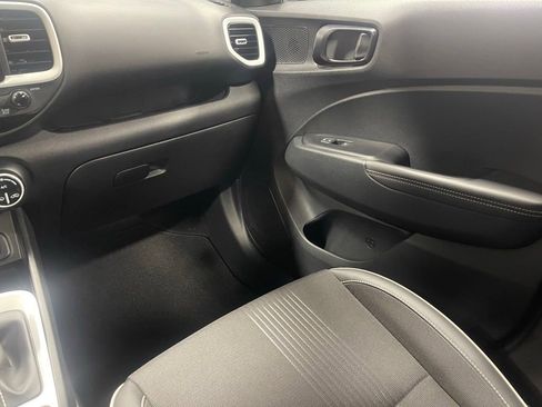 Used 2024 Hyundai Venue Limited FWD image 23
