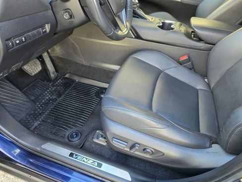 Used 2022 Toyota Venza XLE image 17
