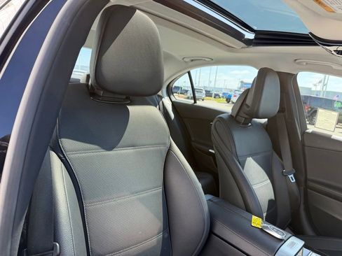 Used 2025 Mercedes-Benz C 300 Sedan image 17