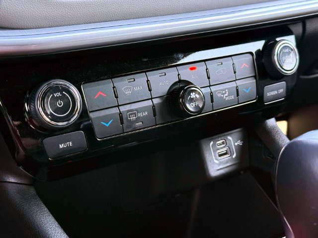 Certified 2025 Jeep Compass Limited AWD/4WD image 30