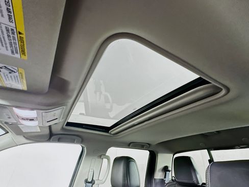 Used 2024 Nissan Frontier SL image 24