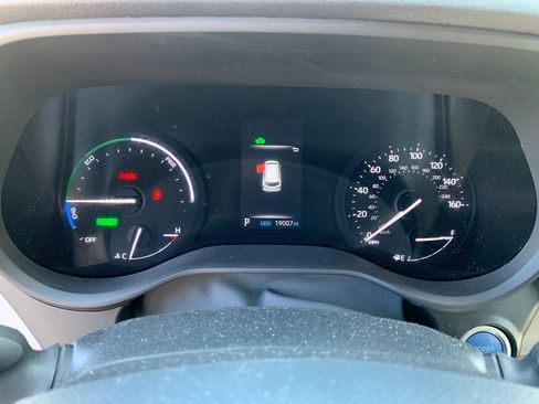 Used 2024 Toyota Sienna XLE image 32