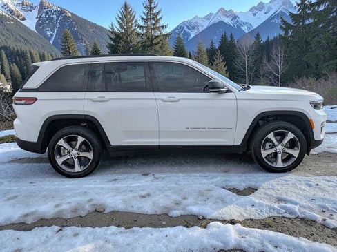 Used 2025 Jeep Grand Cherokee Limited w/ Luxury Tech Group II image 7