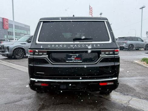Used 2023 Jeep Grand Wagoneer L 4WD w/ Flexible Seating Group image 9