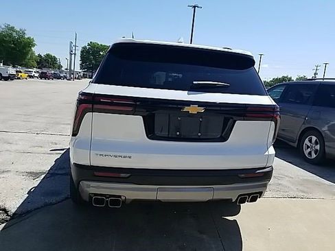 Certified 2025 Chevrolet Traverse LT FWD image 25