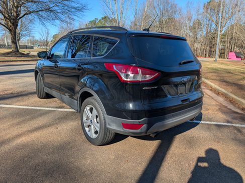 Used 2016 Ford Escape SE w/ Equipment Group 201A image 3