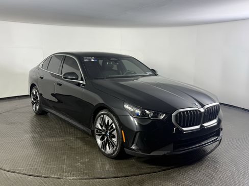 Certified 2024 BMW 540i xDrive 540i xDrive w/ Premium Package image 3