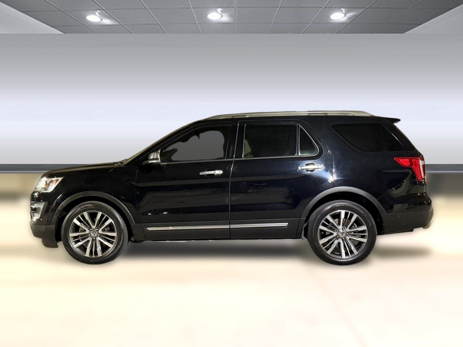 Used 2017 Ford Explorer Platinum AWD/4WD image 2