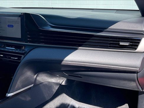 Used 2025 Toyota Camry SE FWD image 21