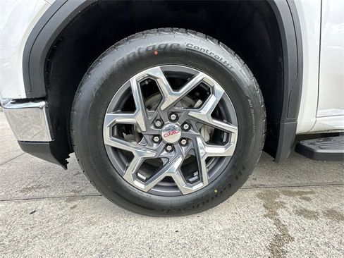 Used 2022 GMC Sierra 1500 SLT w/ SLT Convenience Package image 18