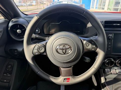 Used 2025 Toyota GR86 Premium w/ Performance Package image 18