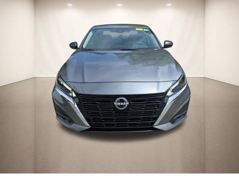 Used 2025 Nissan Altima 2.5 SV FWD image 12