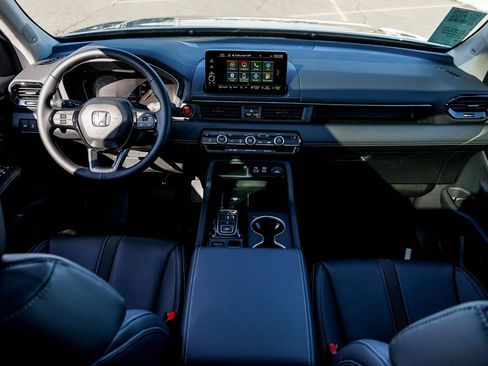 New 2025 Honda Pilot Touring image 14