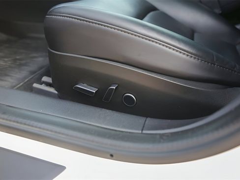 Used 2021 Tesla Model 3 Performance image 8